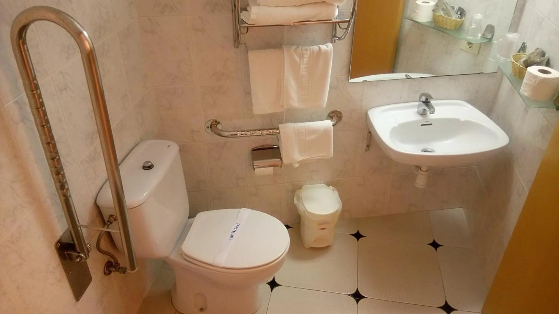 Hotel Vilobi Vilovi de Onar 3*,  Spain